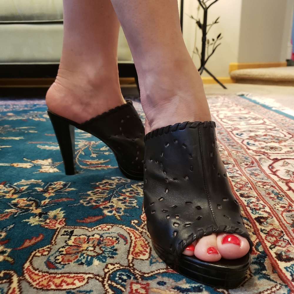 Carlos Santana Consuelo Black Leather Clog, size US 9